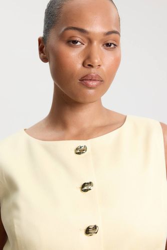 Gilet Grande Taille Ajusté En Lin Avec Boutons Décoratifs | Taille 20 - KarenMillen - Modalova