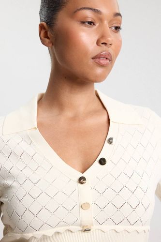 Haut Grande Taille À Col Côtelé Et Détail Point Tricoté À Manches Courtes | Taille 2XL - KarenMillen - Modalova
