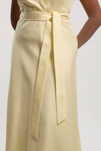 Robe Maxi Portefeuille Grande Taille En Lin Ajusté Avec Ceinture À Nouer | Taille 18 - KarenMillen - Modalova