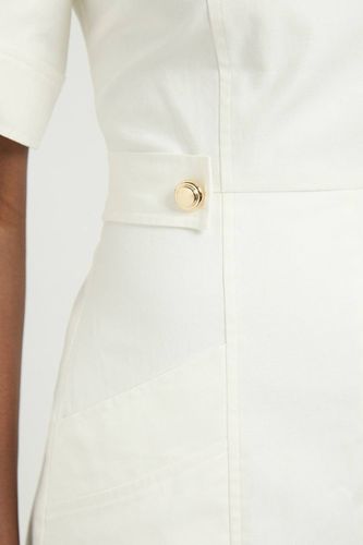 Combi-short Ajustée En Lin Avec Détails De Boutons Dorés | Taille 18 - KarenMillen - Modalova