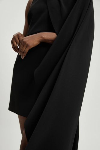 Robe Mini Asymétrique En Viscose Compacte Avec Détail Cape | Taille 18 - KarenMillen - Modalova