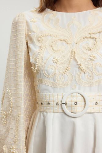 Robe Mini Ceinturée À Détails Perlés | Taille 18 - KarenMillen - Modalova