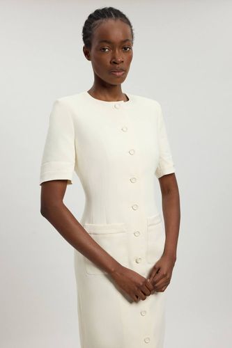 Robe Midi Ajustée En Satin Smoking À Manches Courtes | Taille 18 - KarenMillen - Modalova