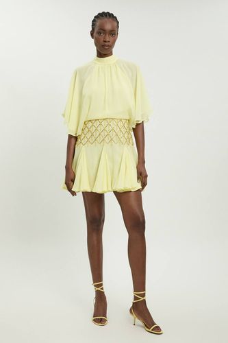 Robe Courte À Détail Cape Perlée | Taille 18 - KarenMillen - Modalova