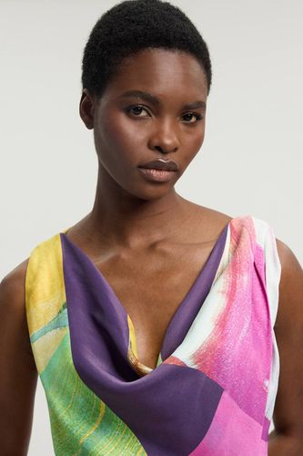 Robe Midi En Viscose Satinée À Imprimé Abstrait Rose Avec Détail Torsadé À L'épaule | Taille 18 - KarenMillen - Modalova