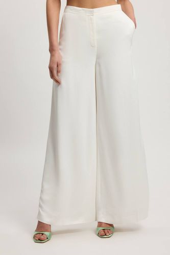 Pantalon Évasé Kick Flare Satiné Ajusté Petite | Taille 16 - KarenMillen - Modalova