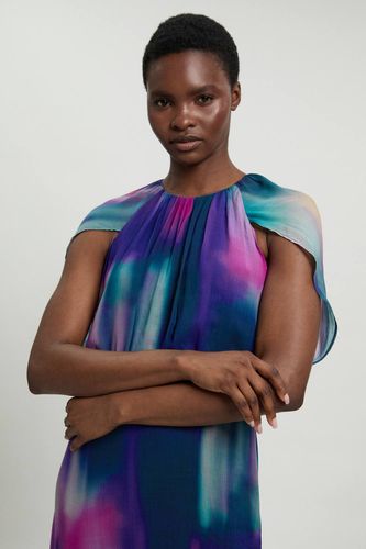 Robe Maxi En Georgette Crêpée À Imprimé Flou Et Cape | Taille 18 - KarenMillen - Modalova