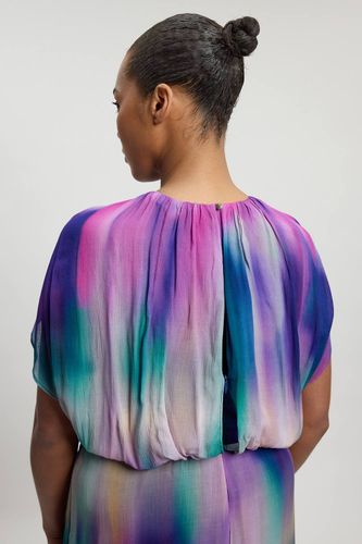 Robe Longue Grande Taille En Georgette Crêpée À Imprimé Flou Avec Cape | Taille 20 - KarenMillen - Modalova
