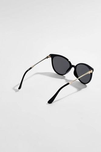 Lunettes de soleil Aviator à branches métalliques - boohoo - Modalova