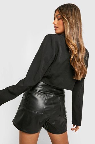 Basics Blazer Court Bouton Unique Tissé | Taille 44 - boohoo - Modalova