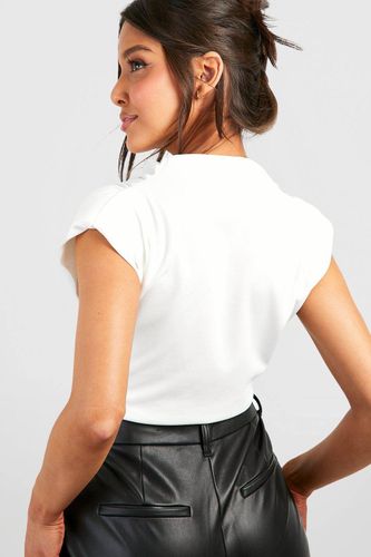 Blouse en crêpe à col drapé et épaules structurées | Taille 38 - boohoo - Modalova