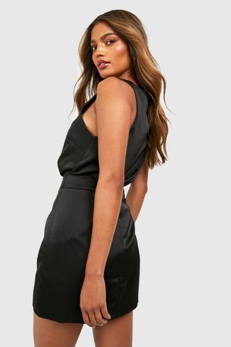 Camisole basique en satin à encolure échancrée | Taille 46 - boohoo - Modalova