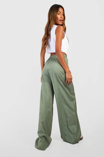 Pantalon fluide à rayures et jambes larges | Taille 16L - boohoo - Modalova