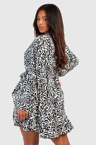 Plus Zebra Wrap Ruffle Skater Dress | Taille 48 - boohoo - Modalova