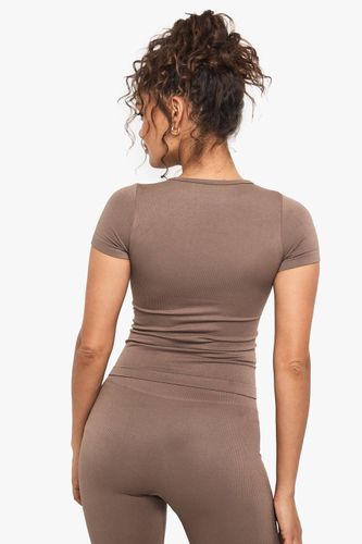 Basics Haut à manches courtes en côtes sans couture | Taille Large - boohoo - Modalova
