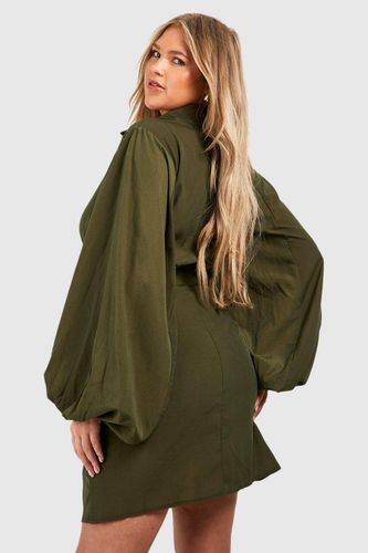 Plus Robe Portefeuille à Manches Blouson | Taille 54 - boohoo - Modalova