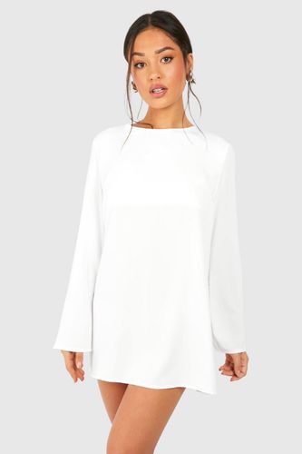 Petite Robe Mini à Dos Ouvert avec Détail de Nœud | Taille 44 - boohoo - Modalova