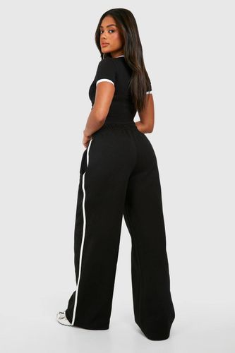 Ensemble T-shirt à détail de passepoil et joggeurs à jambe droite | Taille Medium - boohoo - Modalova