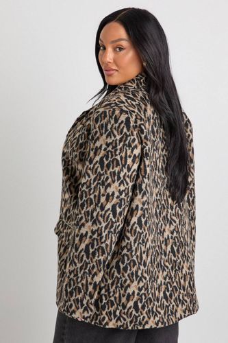 Plus Blazer à motif léopard avec détails d'épaulettes look laine | Taille 48 - boohoo - Modalova