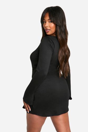 Robe mini chemise Plus à encolure carrée et poignets lacés | Taille 48 - boohoo - Modalova