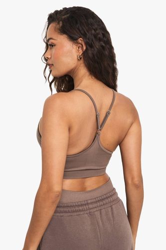 Basics Soutien-gorge de sport léger, rembourré et à maintien optimal en côtes sans couture | Taille Medium - boohoo - Modalova