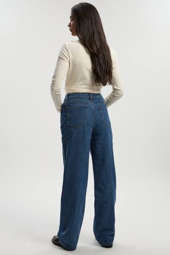 Basics Jeans Boyfriend taille haute | Taille 16/32L - boohoo - Modalova