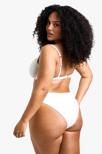 Plus Maillots de Bain Essentiels - Culotte à l'Envers en V | Taille 48 - boohoo - Modalova