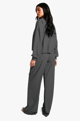 Ensemble Pyjama Grande Taille Haut À Manches Longues Rayé Et Pantalon | Taille 46 - boohoo - Modalova