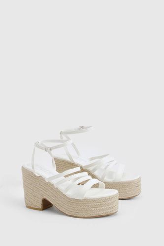 Wide Fit Strappy Low Wedge | Taille 41 - boohoo - Modalova