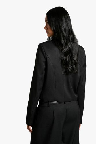 Blazer court, structuré et boxy en tissu tissé | Taille 44 - boohoo - Modalova