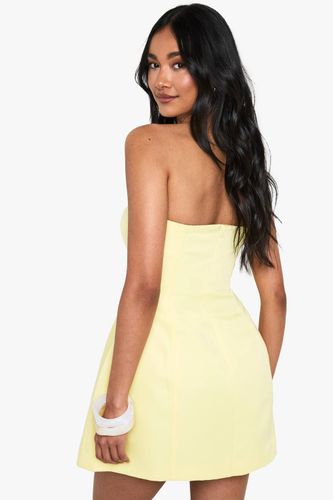Structured Satin Skater Mini Dress | Taille 44 - boohoo - Modalova