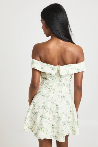 Robe mini skater Bardot à imprimé floral | Taille 44 - boohoo - Modalova