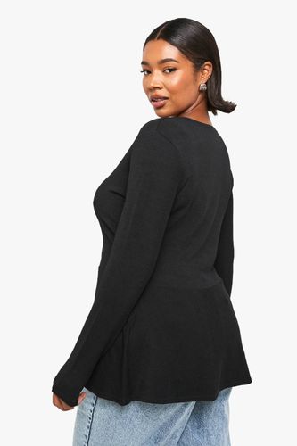 Haut peplum en jersey côtelé, à boutons, grande taille | Taille 48 - boohoo - Modalova