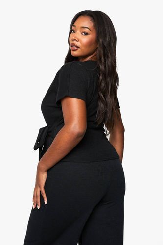 PLUS TOP À MANCHES COURTES EN MAILLIÉ AVEC DÉTAIL DRAPÉ GRANDE TAILLE | Taille 54 - boohoo - Modalova