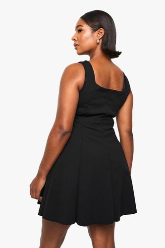 Robe Mini Skater à Panneaux Structurés en Bengaline Double Plus | Taille 48 - boohoo - Modalova