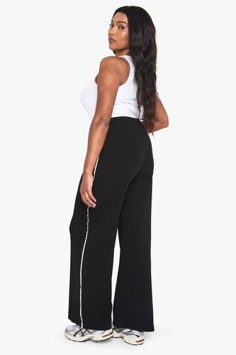 Plus Scuba Crepe Contrast Straight Leg Trouser | Taille 48 - boohoo - Modalova