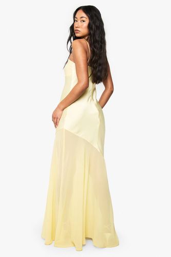 Robe maxi en satin et chiffon mélangés | Taille 46 - boohoo - Modalova