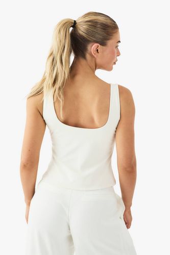 Débardeur ultra-doux à encolure échancrée avec rembourrage intégré | Taille 44 - boohoo - Modalova