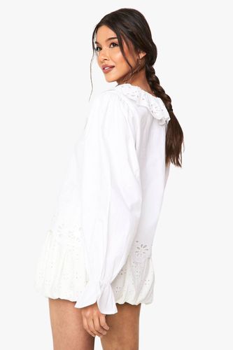 Blouse brodée Cutwork à nouer à l’avant | Taille 40 - boohoo - Modalova