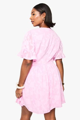 Robe patineuse grande taille Burnout Floral à manches d’ange | Taille 46 - boohoo - Modalova