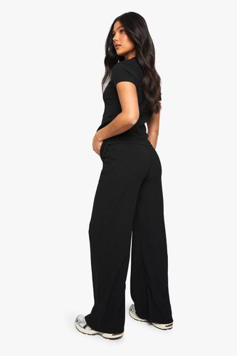 ENSEMBLE DE MATERNITÉ : T-SHIRT FRONCÉ LATÉRAL ET PANTALON À JAMBES LARGES | Taille 44 - boohoo - Modalova