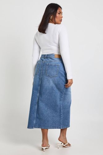 Jupe Midi En Denim Grande Taille | Taille 54 - boohoo - Modalova