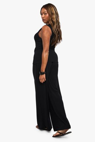 Bouton côtelé Plus à travers le gilet et le pantalon coordonnés | Taille 48 - boohoo - Modalova