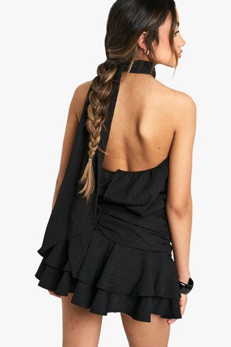 Robe mini à encolure halterneck avec jupe texturée froncée à volants | Taille 44 - boohoo - Modalova