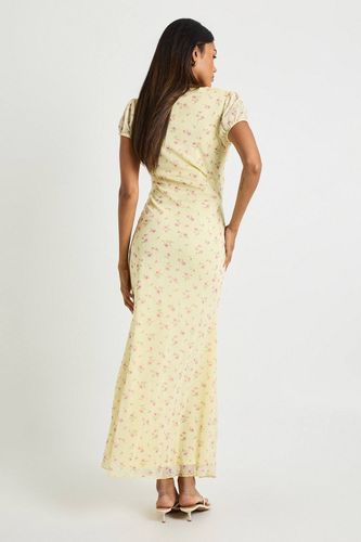 Robe midaxi maternité en mesh ditsy | Taille 46 - boohoo - Modalova