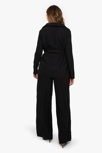 Pantalon à jambe large en crêpe froissée avec bordure dorée | Taille 44 - boohoo - Modalova