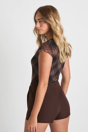 Skort mini à devant enveloppé avec garniture dorée | Taille 44 - boohoo - Modalova