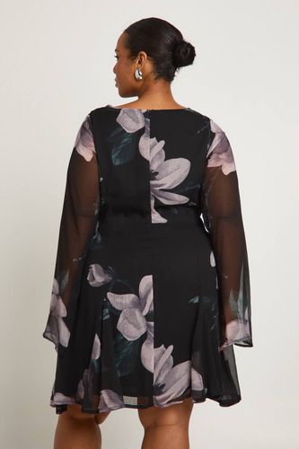 Robe mini patineuse en chiffon à manches longues Plus Floral | Taille 48 - boohoo - Modalova