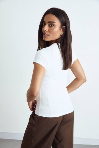 Haut Ajusté Basique À Manches Courtes Longueur Allongée | Taille 44 - boohoo - Modalova