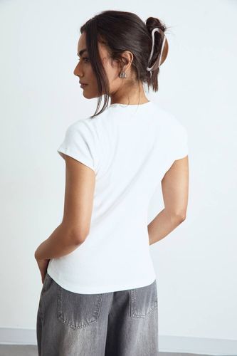 Haut Ajusté Côtelé À Manches Courtes Coupe Longue Basique | Taille 44 - boohoo - Modalova